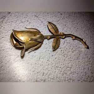 Beautiful gold-tone Rose Brooch